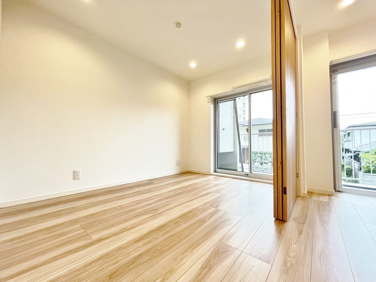 寝室 ベッドも十分に設置するスペースがあります。