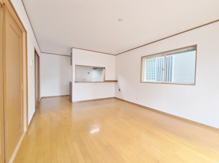 居間 居心地の良い空気感は、暮らしのステージを彩り、心からのやすらぎと満足感を与えてくれます。