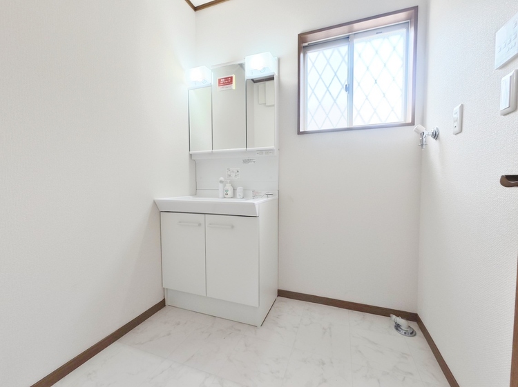 洗面 何かと物が増える場所だからこそ、スッキリと見映えの良い空間に。