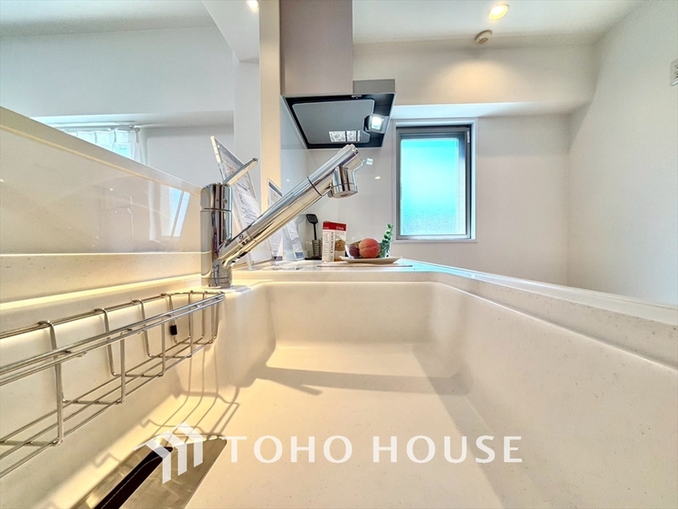 キッチン 【KITCHEN】◆家族のおはよう◆の声を笑顔で迎えてあげられるシステムキッチン。朝ごはんが楽しみでちょっと早起きしたくなるんです。