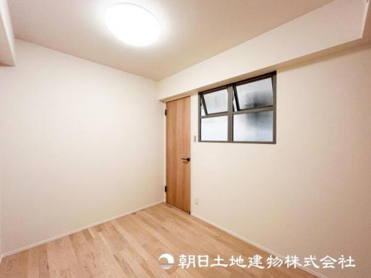 内装 【洋室】大切な家族一人ひとりの大切な個別空間。趣味・感性で個性的に飾って頂けるようシンプルに仕上げてあります。