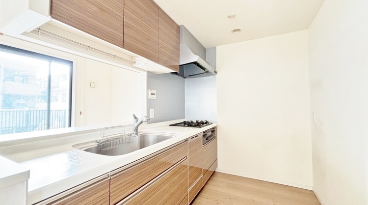 キッチン スマートな意匠と充実の機能を備えたキッチンが、暮らしにおいしい彩りを添えます。