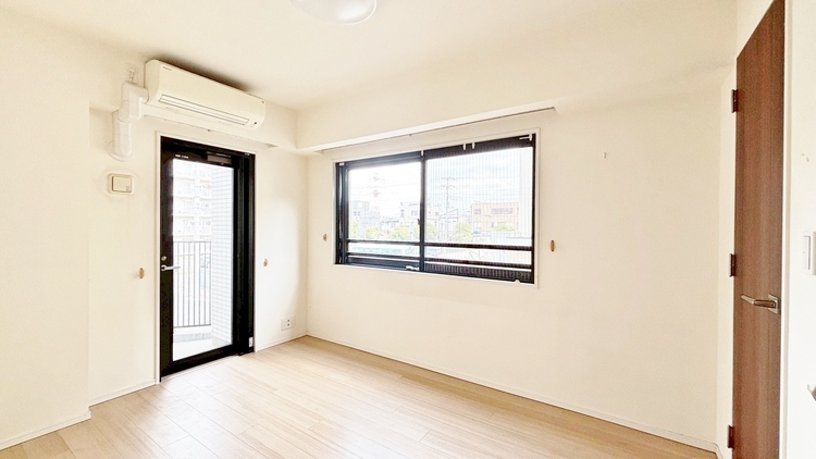 寝室 ベッドも十分に設置するスペースがあります。