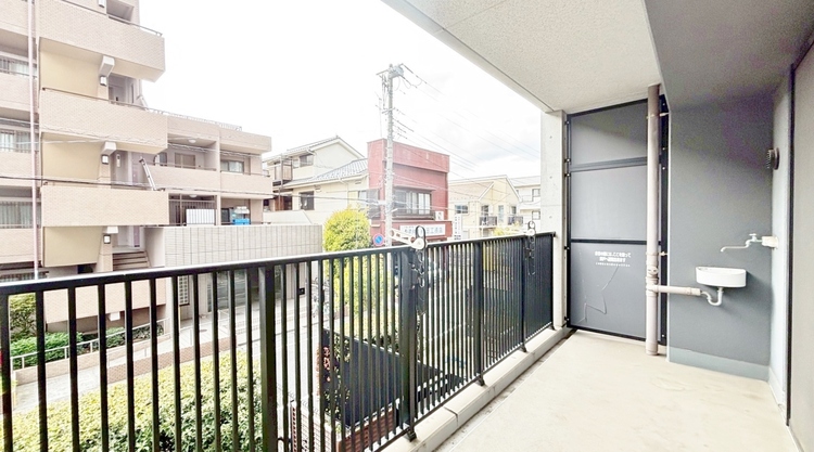 バルコニー 暮らしの中で、光と風を演出してくれるバルコニー。