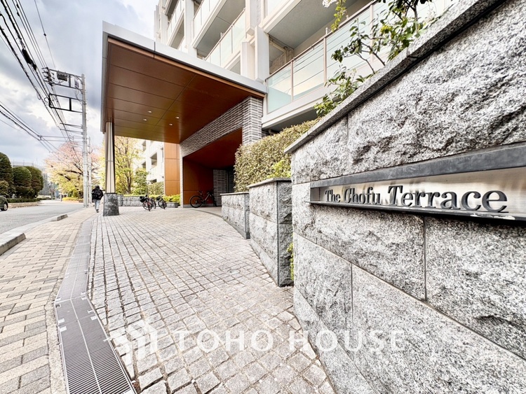 外観 漂う上質な空気感、マンションに入れば「おかえりなさい」と笑顔で迎えてくれるエントランス。最良の心配りを感じるマンションでした。