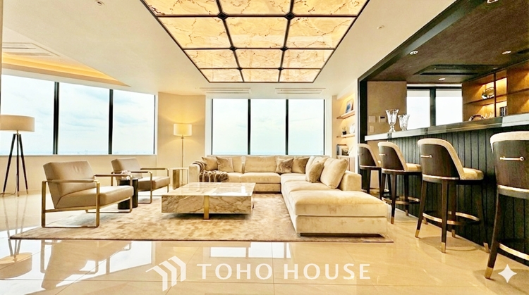 内装 CG加工イメージ紅葉を纏った山々を眺め、美しさのあまり感嘆のため息を漏らした事は無いだろうか。いつしか忘れかけていた自然の美しさと力強さを思い出させてくれる、そんな景色がここにもある。