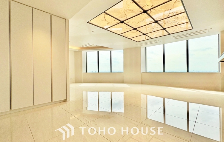 内装 ◆癒しの空間◆室内構成に拘り採光とセンスを散りばめた空間。それは『柔らかさ』に似た素敵な居場所。そこに暮らす人のことを考えつくり出したものは『癒し』という心地よい居場所なんだと思う