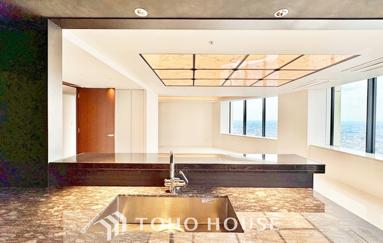 内装 ◆隠された美しさ◆流麗な音楽が流れているような繊細でいながら整然かつ堅牢なこの空間。この空間は確かに美しい。しかし、そこには美しさ以上のものが隠されている。