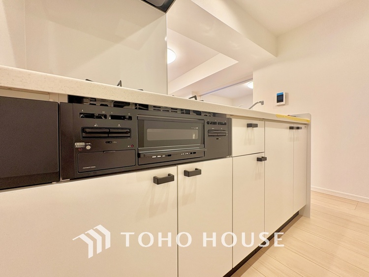 キッチン 【ROOM】感性を育むプライベートルームはシンプルでスマートな空間。好みの空間で読書をしたり、音楽を聞いたりと一人の時間も充実したものにできます。