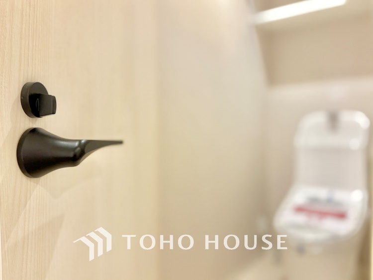 トイレ 樹木を眼下に広がる眺望。