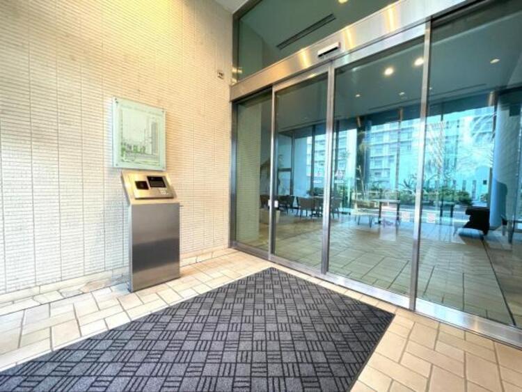 エントランス オートロックマンションにつき遅い時間のお帰りにも安心です
