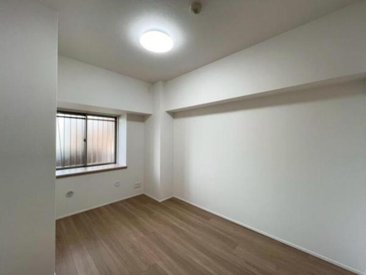 内装 子供部屋にぴったりな洋室。明るい空間で成長を見守ります 