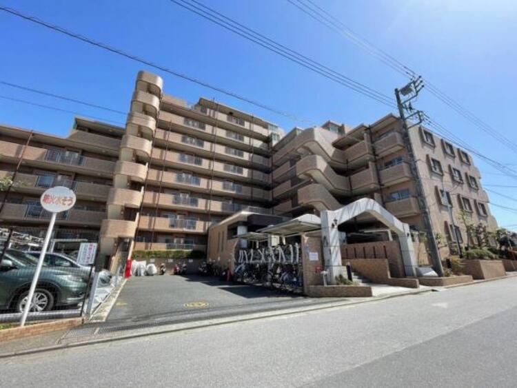 外観 陽当たり良好のオートロックマンション！小中学校4分圏内の、子育てにおすすめの豊かな住環境！