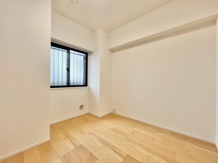 寝室 ベッドも十分に設置するスペースがあります。