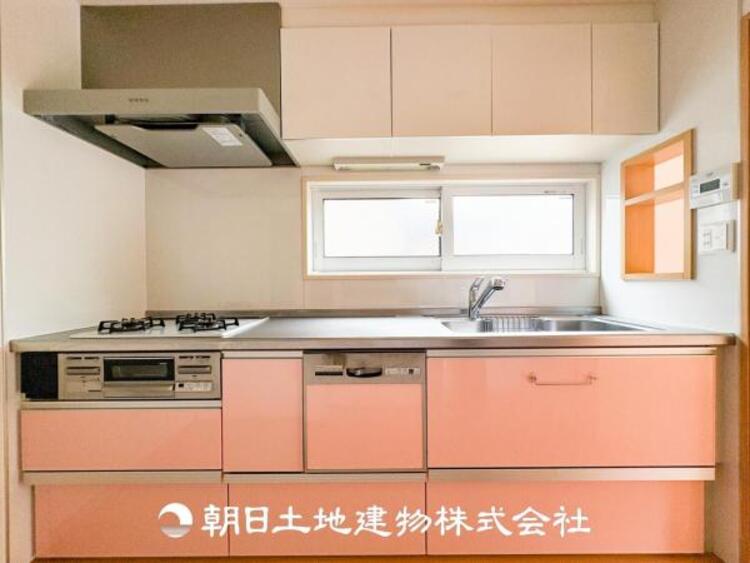 キッチン お食事の準備や後片付けなどの家事を少しでも楽にするキッチンスペースを目指しました。