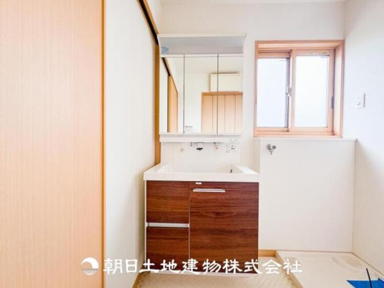 洗面 慌ただしい1日が始まり、充実した1日の終わりを締めくくる洗面所。