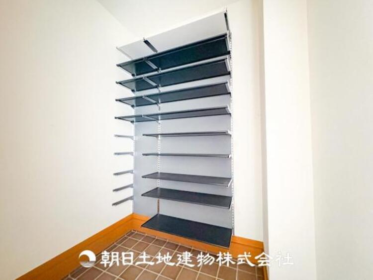 収納 シューズクロークを設置してありますので趣味の道具を収納できます。