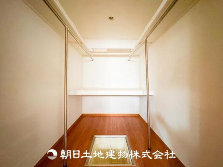 収納 ウォークインクローゼットがあり季節の品物を収納できます。床下収納も設置されています！