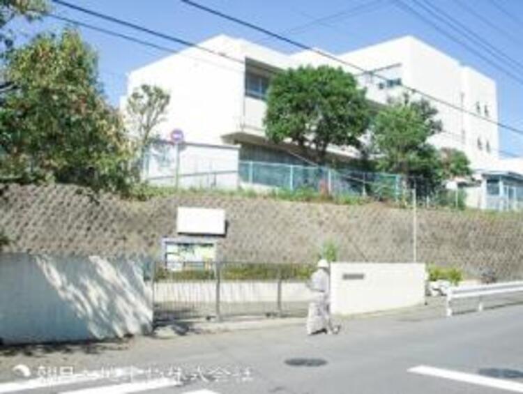周辺 横浜市立上白根小学校1010ｍ