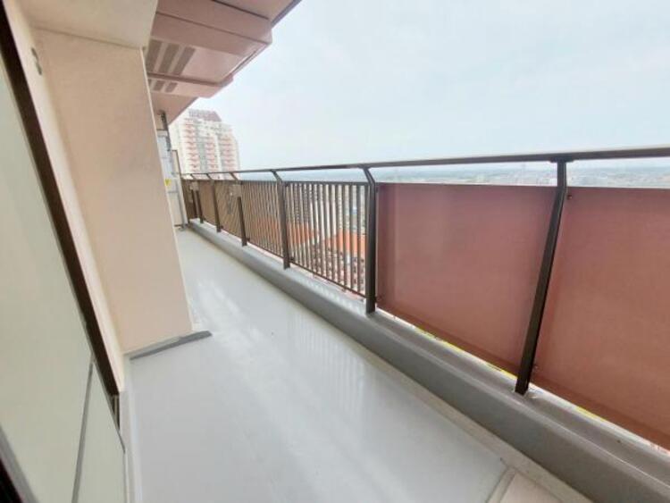 バルコニー 南西向きのワイドバルコニーは晴れた日には陽光たっぷり