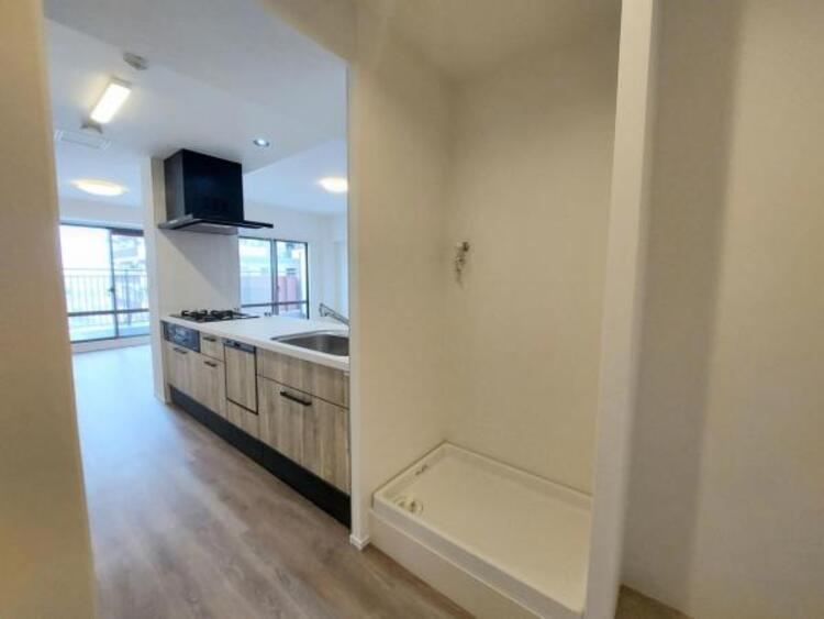 その他 キッチン横に洗濯機置場！家事楽動線です！