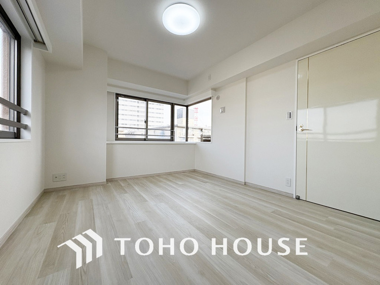 内装 採光もある洋室は、くつろぎのひと時を過ごすのにぴったり