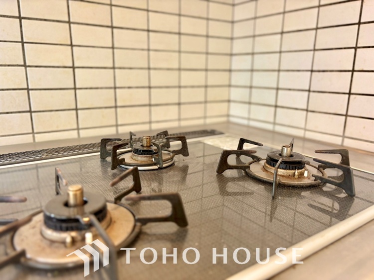キッチン ※写真はリノベーション前です！「想像していた以上に広い」が写真を撮っているときの感想です。家事動線に配慮したプランによりご家族がくつろげる明るく広い空間が確保できました。