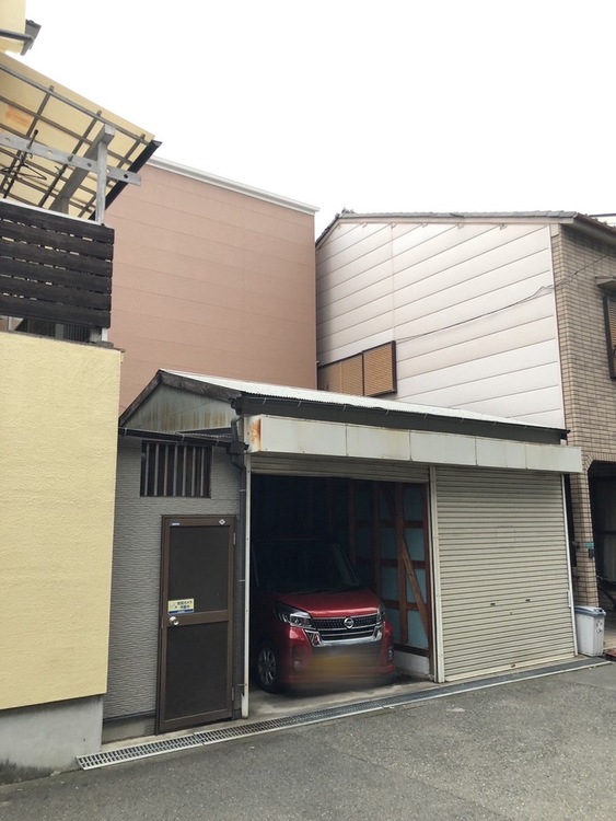 その他 乗用車2台駐車可能♪駐輪場やバイク置場も完備♪