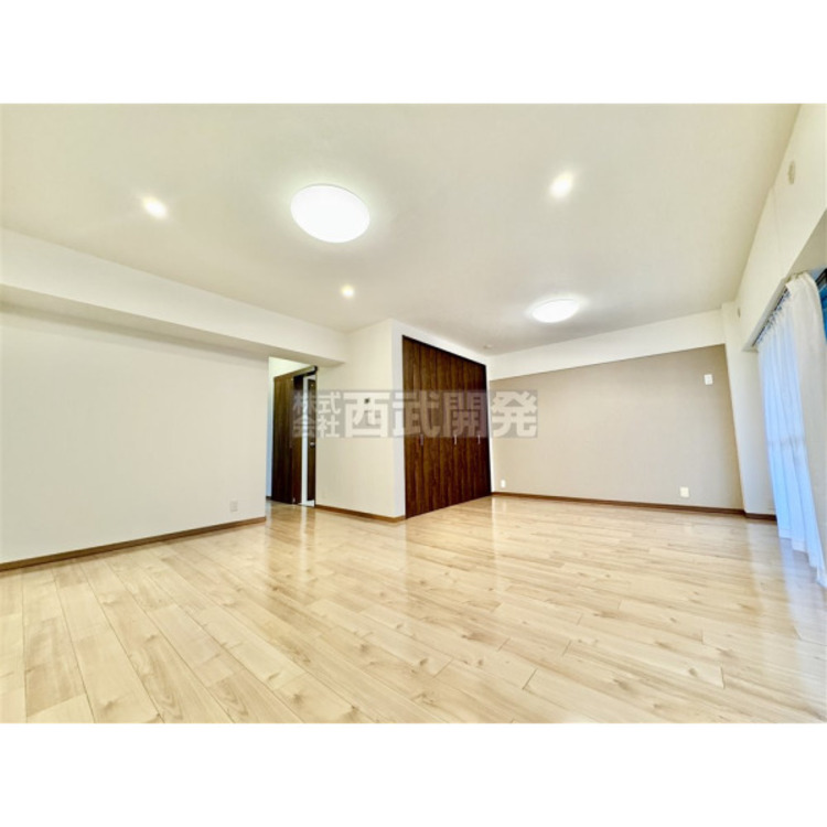 居間 ＬＤＫは家族みんなの快適空間です。お食事したりおしゃべりしたり、家族の絆を育むセントラルスペースです。