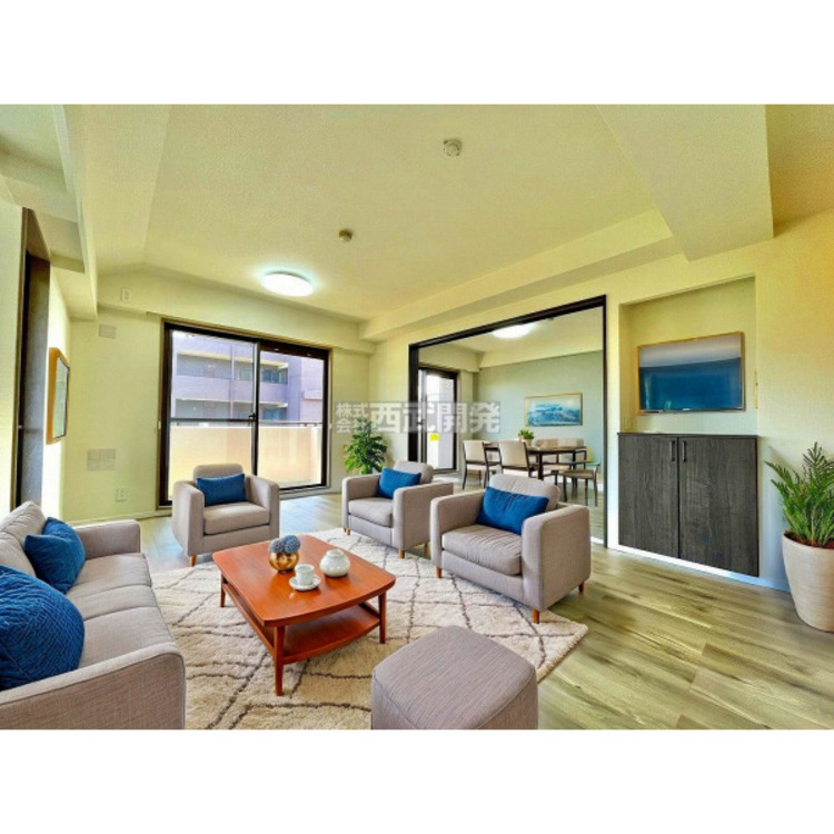 居間 配置してある家具や小物はCGによるイメージです