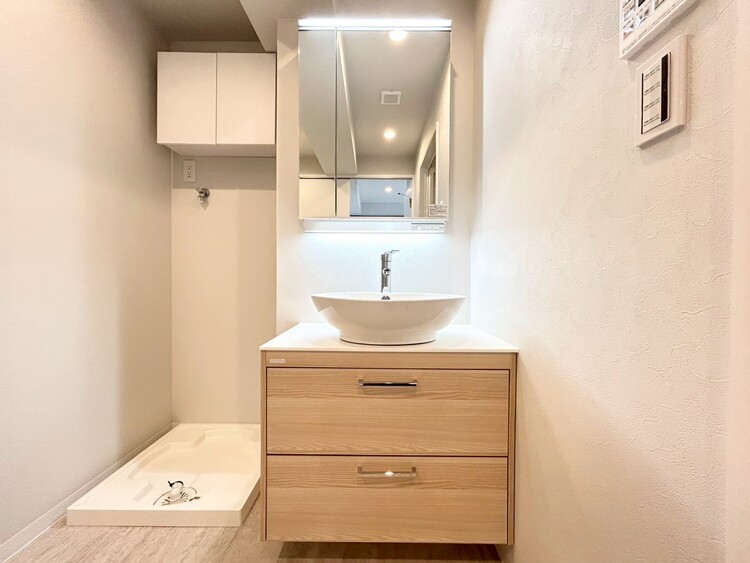 その他 清潔感を感じられる洗面化粧台。