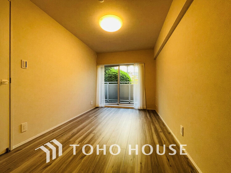内装 採光もある洋室は、くつろぎのひと時を過ごすのにぴったり