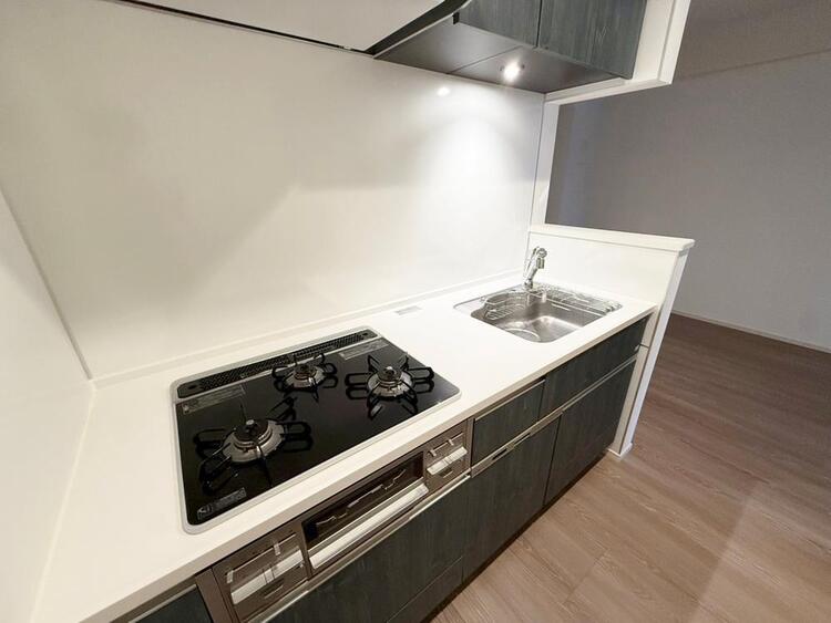 キッチン スマートな意匠と充実の機能を備えたキッチンが、暮らしにおいしい彩りを添えます。