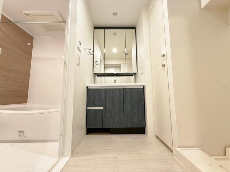 洗面 清潔感と心地よさを重視した、上質感漂うパウダールーム。