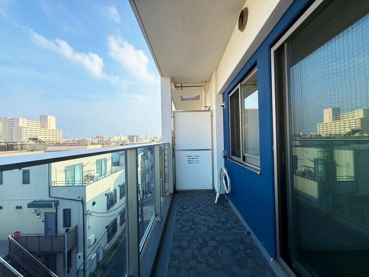 バルコニー 暮らしの中で、光と風を演出してくれるバルコニー。