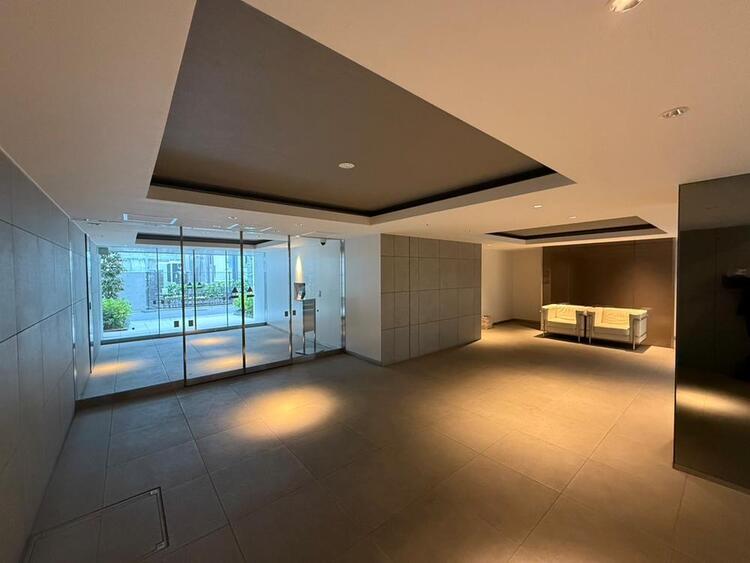 エントランス エントランス内部は、管理が行き届き清潔な共有スペースとなっています。