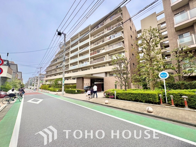 外観 漂う上質な空気感、マンションに入れば「おかえりなさい」と笑顔で迎えてくれるエントランス。最良の心配りを感じるマンションでした。