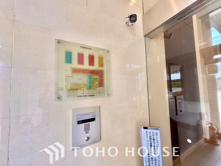 外観 清潔感あるホワイト調のクロスと温もり溢れるモダンカラーの床材が見事に調和した本邸宅は、毎日の生活を少しでも快適に過ごして頂ける様に落ち着いた雰囲気作りから行っています。