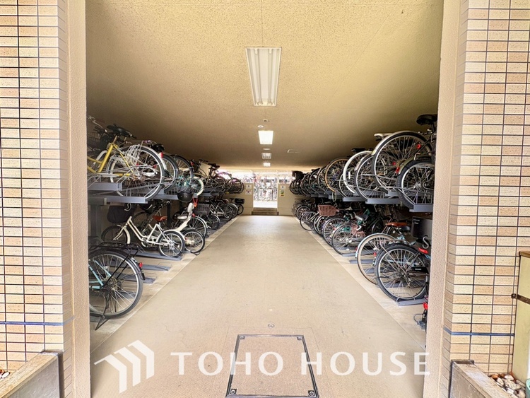 外観 風の通り道。舞い込んでくる風が優しく躍り、室内に爽やかな空気を運んでくる。そこに季節の息吹を感じて、いまがどんな季節なのかを実感する。