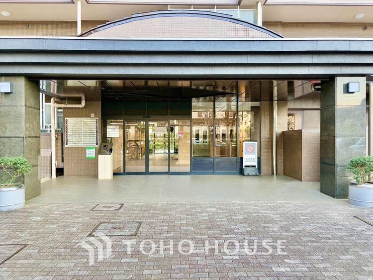 外観 澄み切った空に映える外観。デザイン性の高さと新築のような清潔感。こんなマンションで毎日を生きて行きたい。