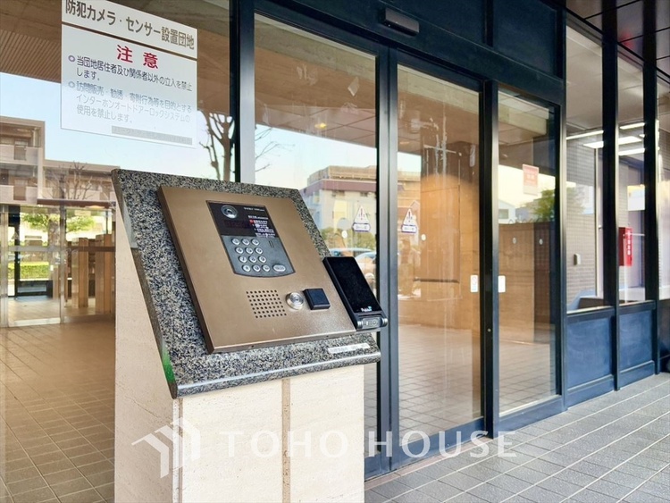 エントランス 高級感溢れるエントランス。新築時の造りの良さが伺える。