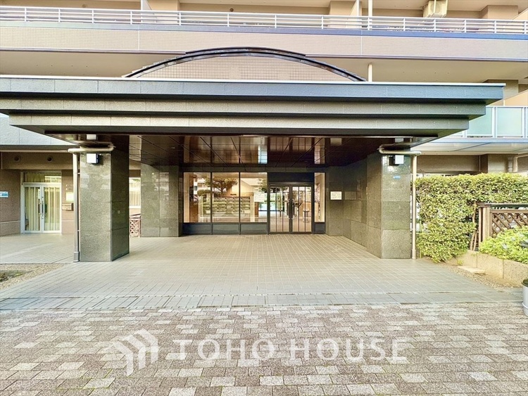 エントランス エントランスはマンションの顔。清潔感、存在感のあるエントランスは居住者の心を豊かにする。