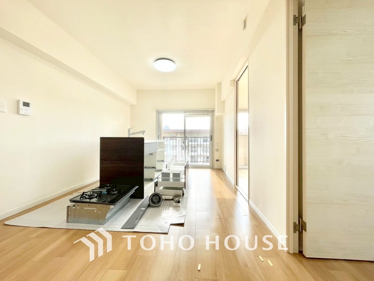 内装 【LIVING】◆陽光◆が差し込む。この開放的なLDKに家族の笑顔が集う。家族が一緒に過ごす空間は明るく、そして居心地よく。