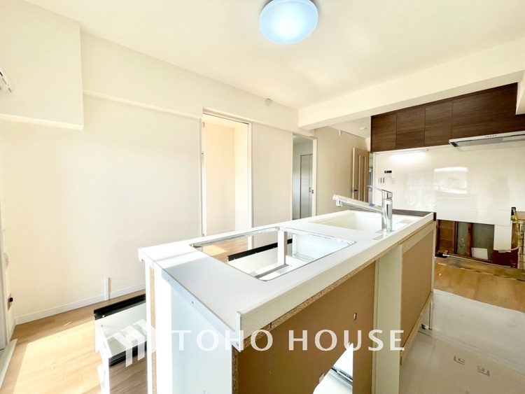 その他 【KITCHEN】◆開放的◆後片付けが楽なシステムキッチン。収納スペースの充実！