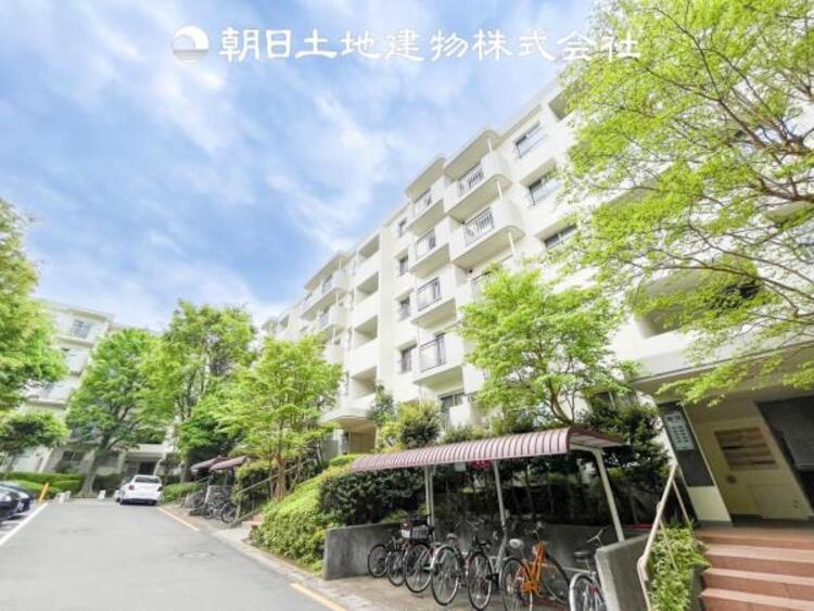 外観 時間のゆとりと空間、暖かな陽光がもたらす光と風を独占してください。