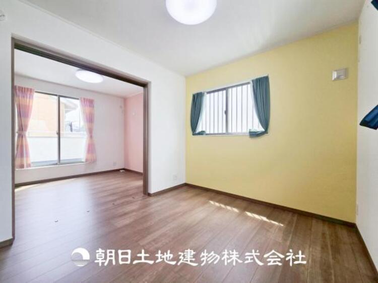 内装 【居室】設計者のセンスが求められる大切な空間だからこそ、落ち着いて過ごせる癒しと寛ぎの空間が欲しい。そんな願いを叶えました。