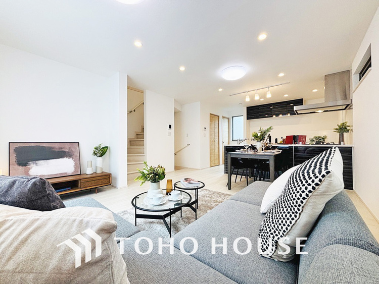 内装 広がりのある住空間、家族が集まるリビング・ダイニング