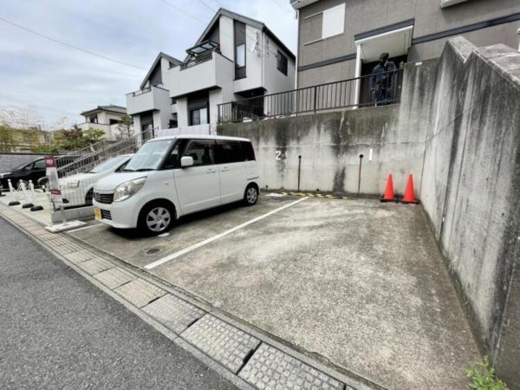 駐車場 カースペース並列2台駐車可能です!