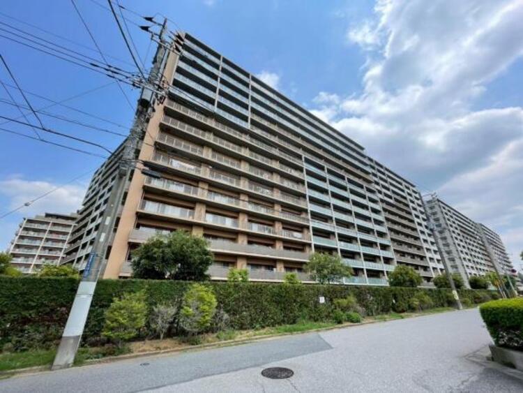 外観 カフェやテラス、体育館など充実の共用設備多数！管理体制良好のビッグコミュニティです！