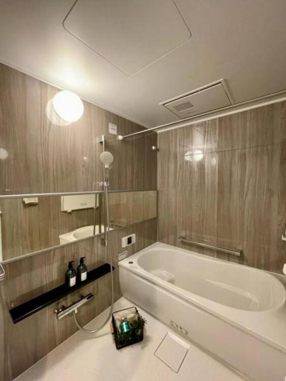 風呂 リフォーム済みでぴかぴかの浴室です。雨の日に嬉しい浴室乾燥機付きです！